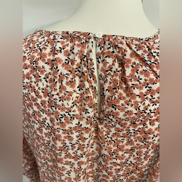 NWT Max Studio Medium ruched sleeve floral flowy blouse shirt - Picture 3 of 9